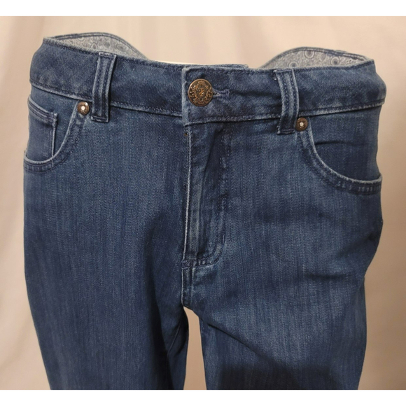 NWT - IZOD Women's Capri Cropped Stretch Jeans - Size 6 - Picture 5 of 10